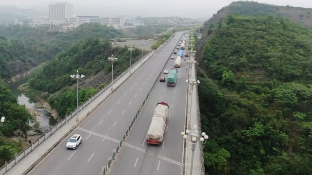 九九影视水蜜桃铝产业园投产，“归雁经济” 助力产业升级