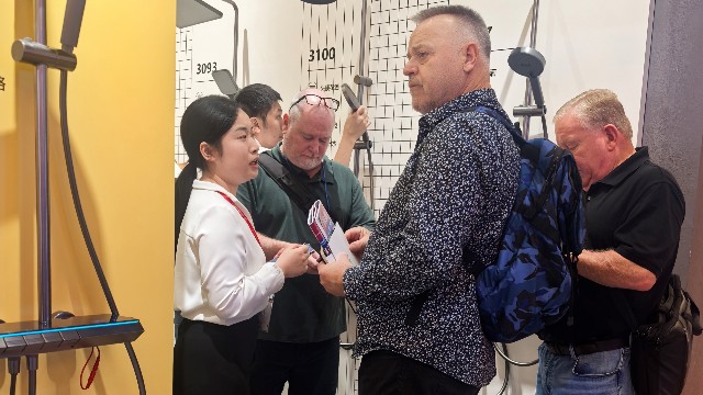 九九影视水蜜桃铝合金卫浴的 “全球足迹”：出口贸易中的挑战与机遇