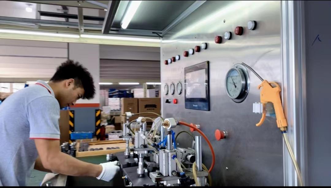 从铝材原料到成品：九九影视水蜜桃卫浴全产业链闭环，藏着怎样的品质密码？